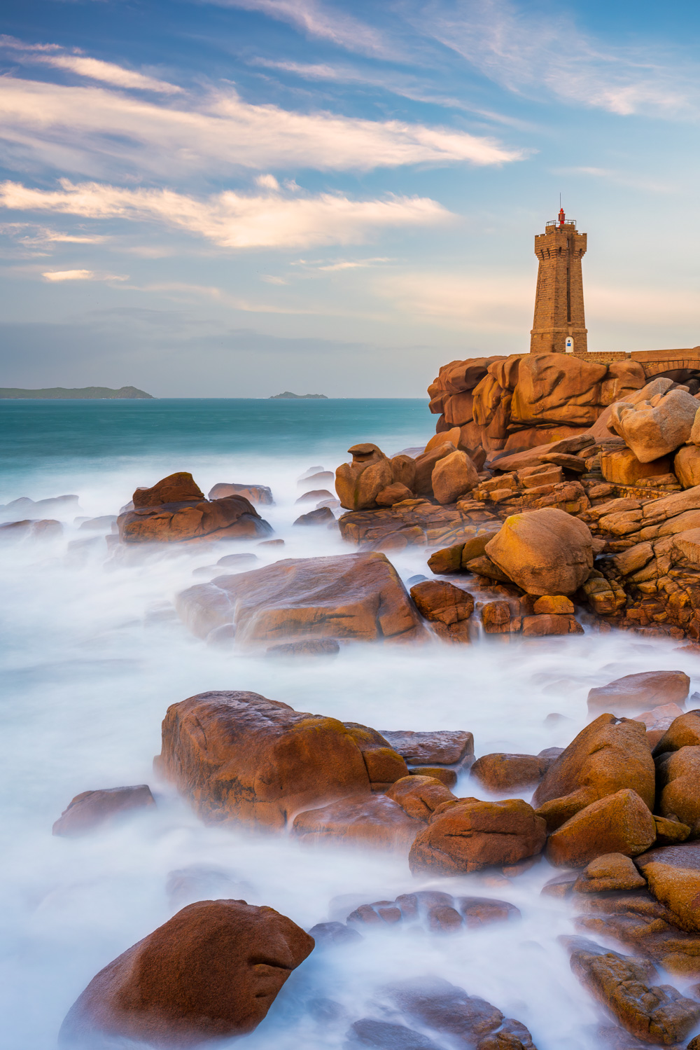 MAB-20230324-FRANCE-PERROS-GUIREC-MEAN-RUZ-LIGHTHOUSE-SUNSET-WAVES--29823.jpg