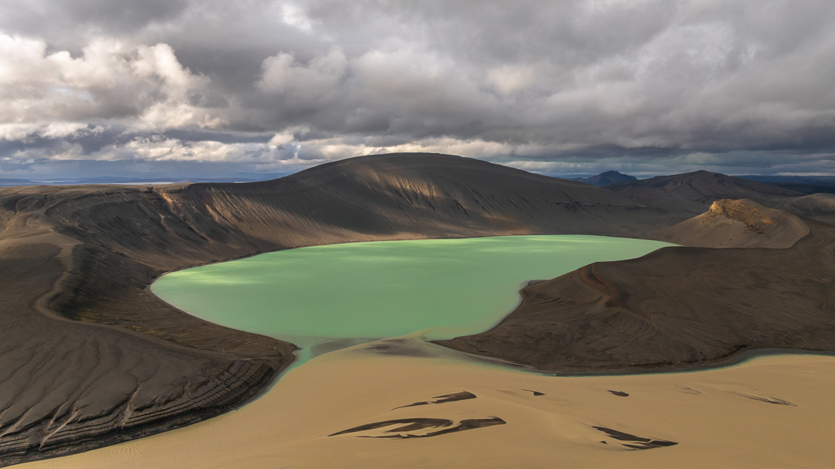 MAB-DJI-20250730-ICELAND-HIGHLANDS-SKYGGNISVATN-CRATER-LAKE-0009.jpg