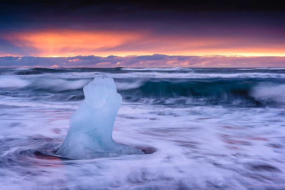 MAB-20150228-ICELAND-JOKULSARLON-BEACH-ICEBERG-8105214.jpg