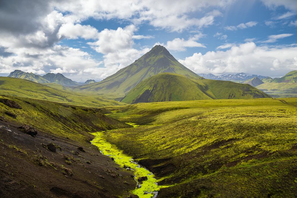 MAB-20250804-ICELAND-HIGHLANDS-BRATTHALS-MOUNTAIN-7863.jpg