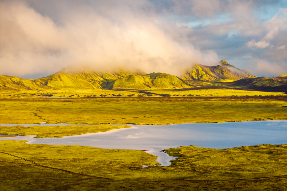 MAB-DJI-20250803-ICELAND-HIGHLANDS-LAKE-BRYTALAEKIR-SUNSET-0006.jpg