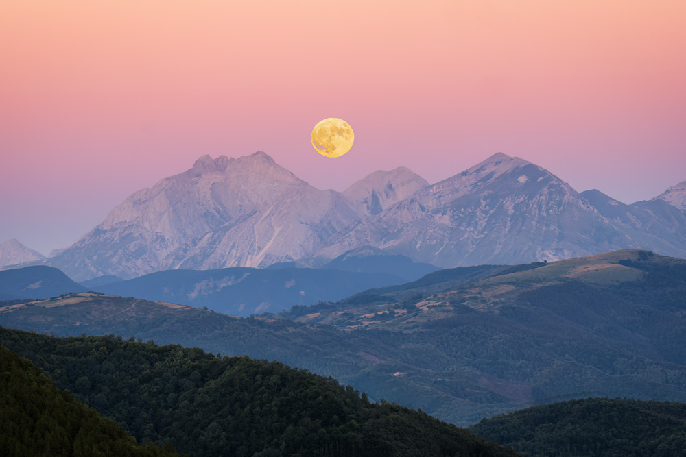 MAB-20220713-ITALY-UMBRIA-MOUNTAINS-FULL-MOON-00014.jpg