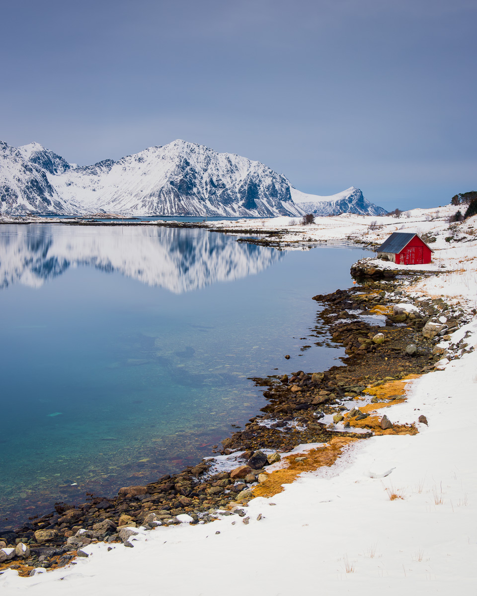 MAB-20160225-NORWAY-LOFOTEN-MOUNTAINS-SHACK-8107317.jpg