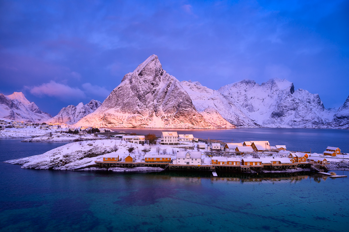 MAB-20190220-NORWAY-LOFOTEN-SAKRISOY-SUNRISE-72382.jpg