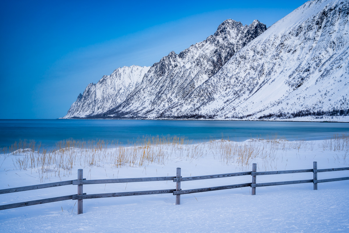 MAB-20200127-NORWAY-SENJA-WINTER-MOUNTAIN-FENCE-78203.jpg