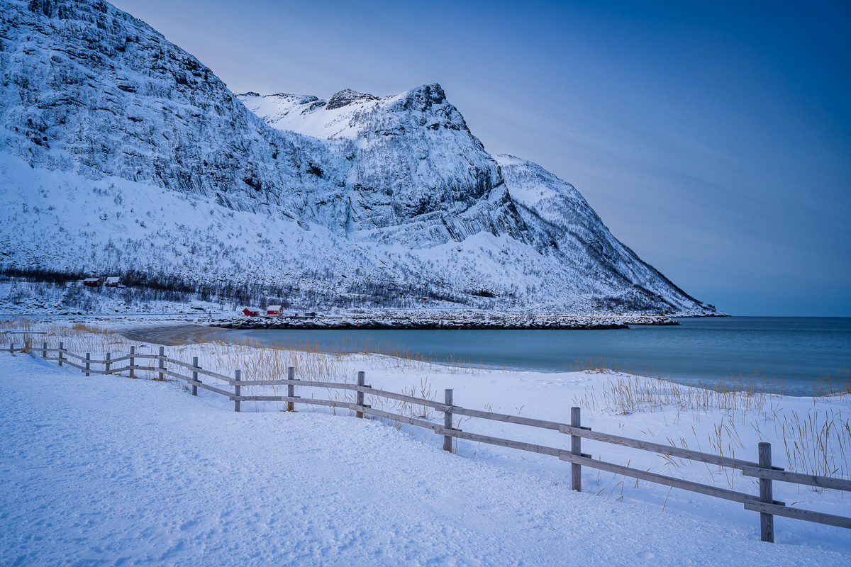 MAB-20200127-NORWAY-SENJA-WINTER-MOUNTAIN-FENCE-78213.jpg