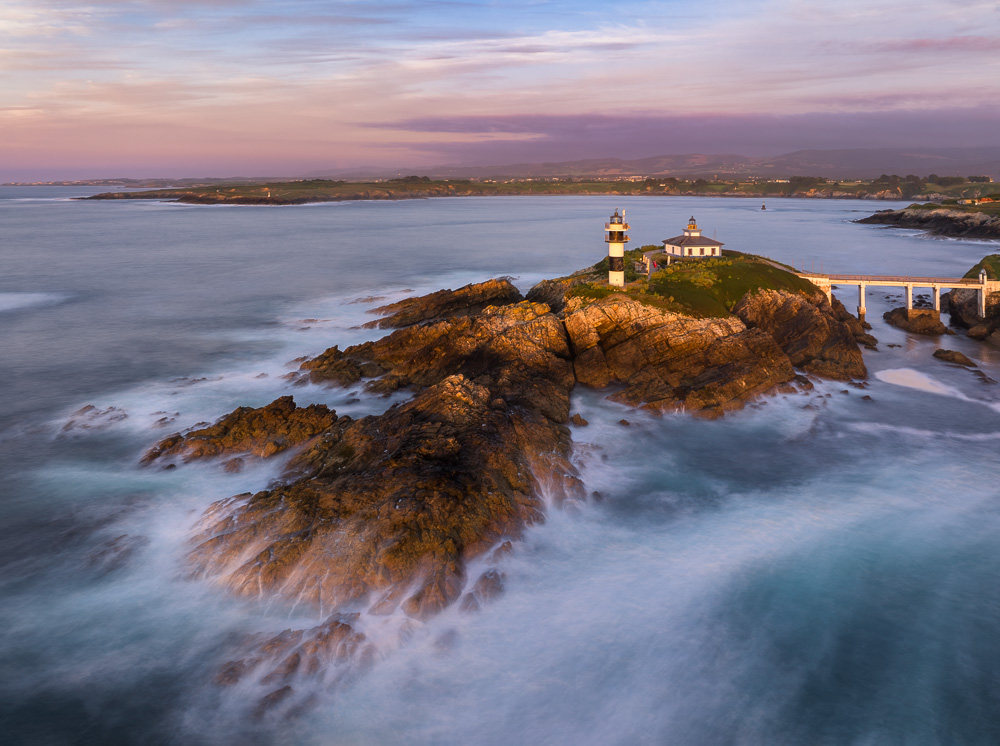 MAB-DJI-20250527-ES-ASTURIAS-PANCHA-ISLAND-LIGHTHOUSE-SUNSET-0155.jpg
