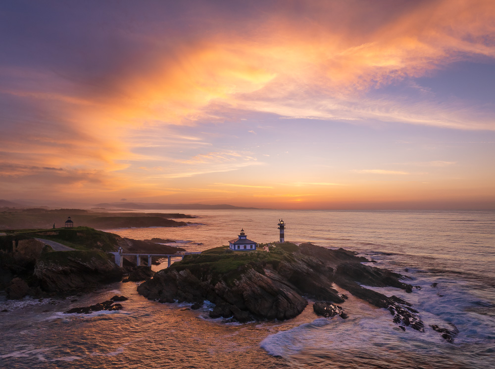MAB-DJI-20250527-ES-ASTURIAS-PANCHA-ISLAND-LIGHTHOUSE-SUNSET-0554.jpg