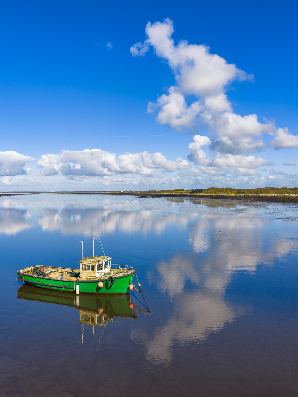 MAB-DJI-20250922-IRELAND-GALWAY-KINVARRA-BAY-BOAT-0020.jpg