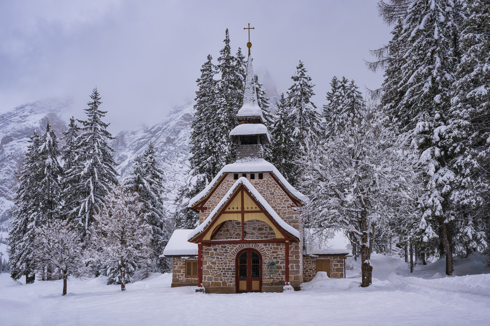 MAB-20260128-IT-DOLOMITES-MOUNTAINS-LAKE-BRAIES-WINTER-080787.jpg