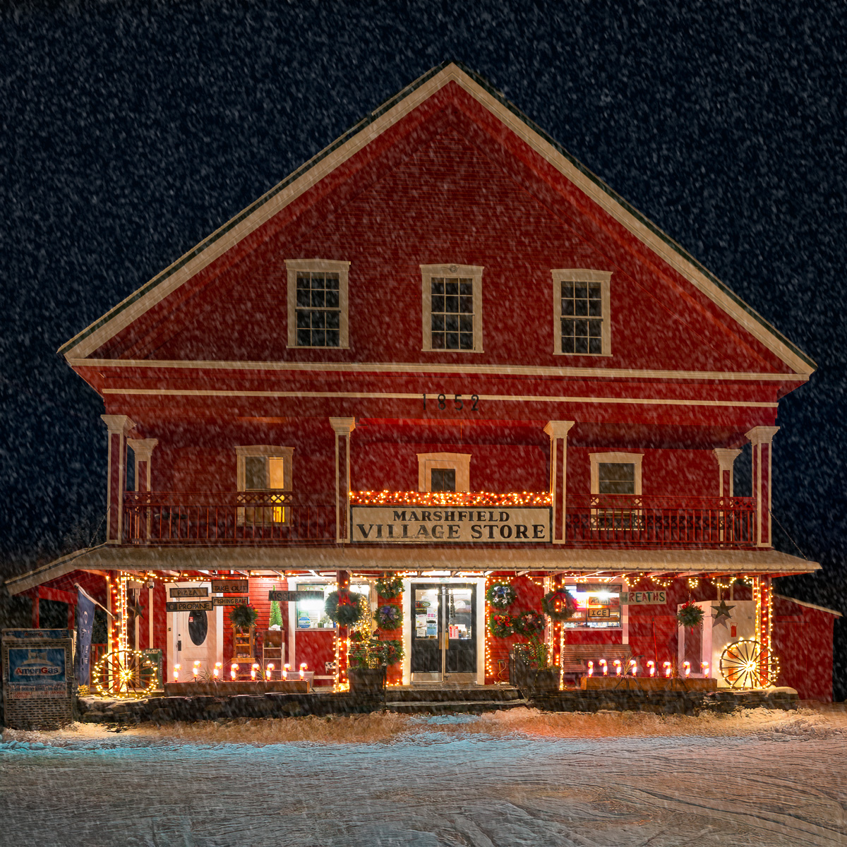MAB-20251202-VT-MARSHFIELD-COUNTRY-STORE-XMAS-089473-SNOW.jpg