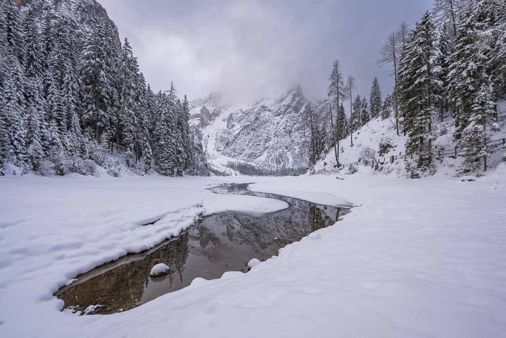 MAB-20260128-IT-DOLOMITES-MOUNTAINS-LAKE-BRAIES-WINTER-080783.jpg