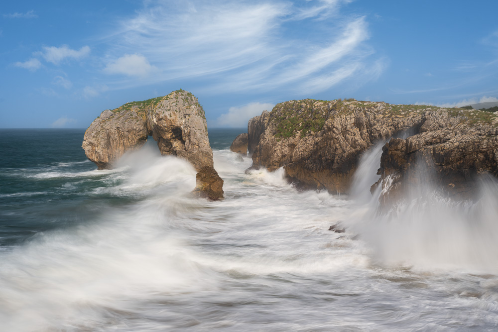 MAB-20260410-SPAIN-LLANES-EL-CASTRO-DE-LAS-GAVIOTAS-WAVES-1979.jpg