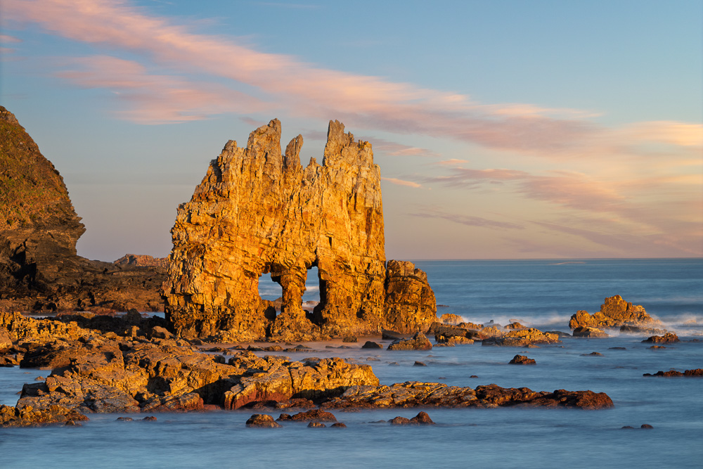 MAB-20260415-SPAIN-ASTURIAS-SAUREN-MASK-PORTIZUELO-BEACH-SUNRISE-3332.jpg