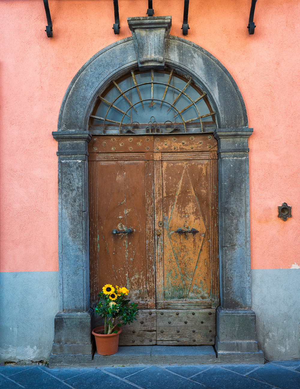 MAB-20220717-ITALY-LAZIO-BAGNOREGIO-DOORS-WINDOWS-00025.jpg