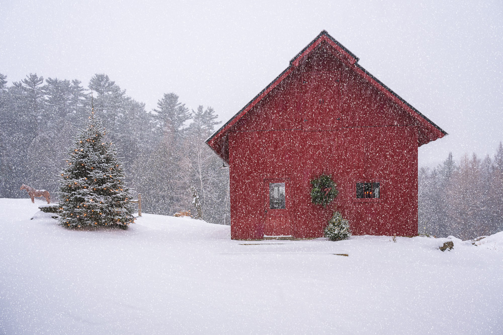 MAB-20251202-VT-PEACHAM-RED-BARN-WINTER-089326.jpg