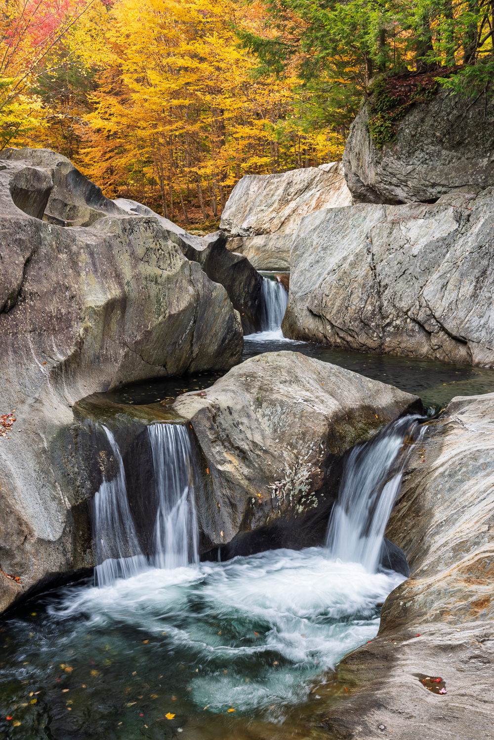 MAB-20151013-VT-WARREN-FALLS-AUTUMN-8104080.jpg